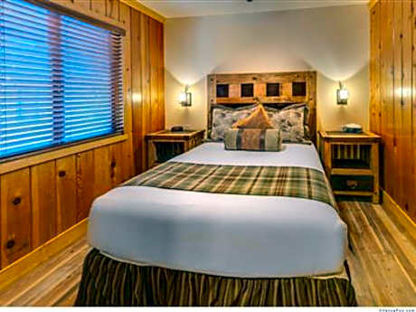 Two Bedroom Two Bath #14-Cabin-Luxury-Ensuite with Bath