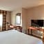 Studio City Court Yard Hotel