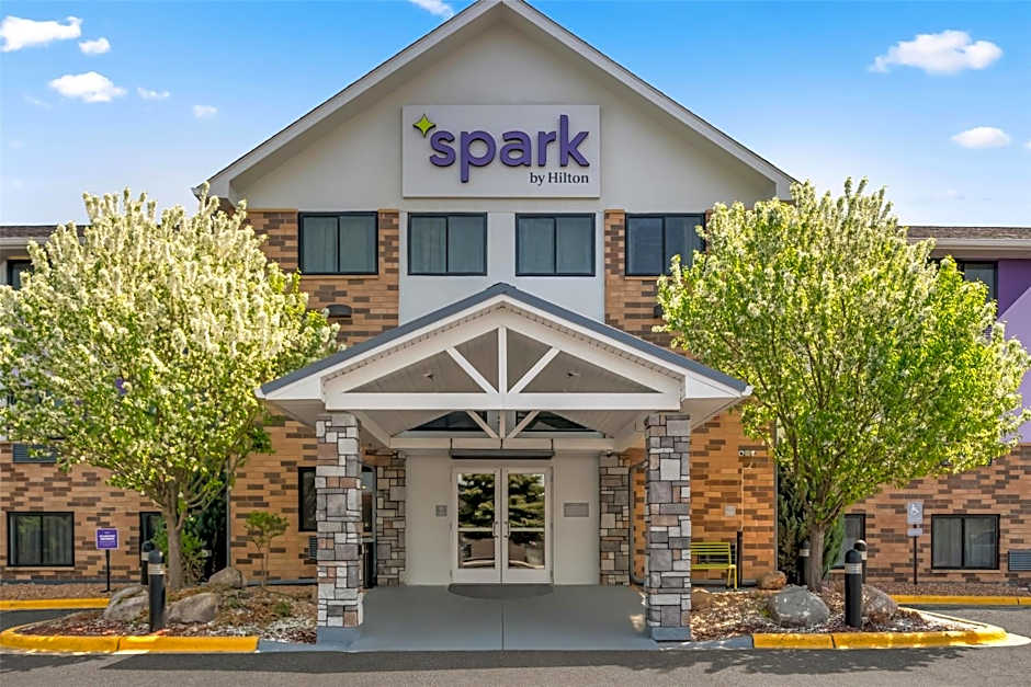 Spark by Hilton Eden Prairie