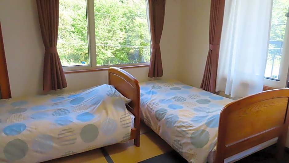 Zdjęcie 1 z 6 — Japanese-Style Twin Room with Shared Bathroom