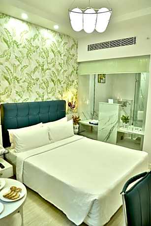 Deluxe Room - 1 King Bed 26SQM WiFi Shower
