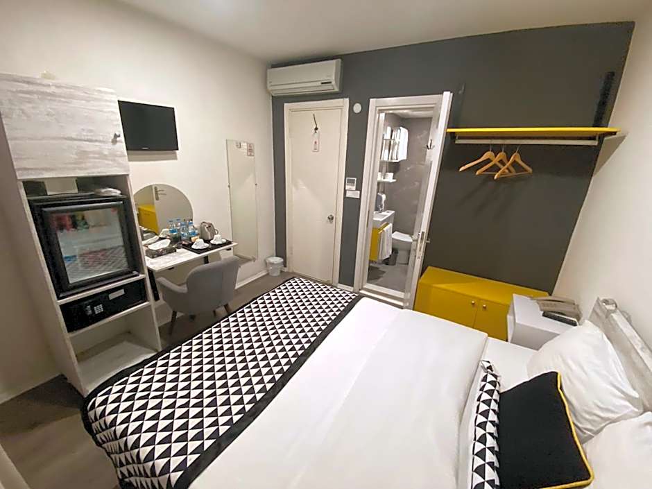 Piano Hotel