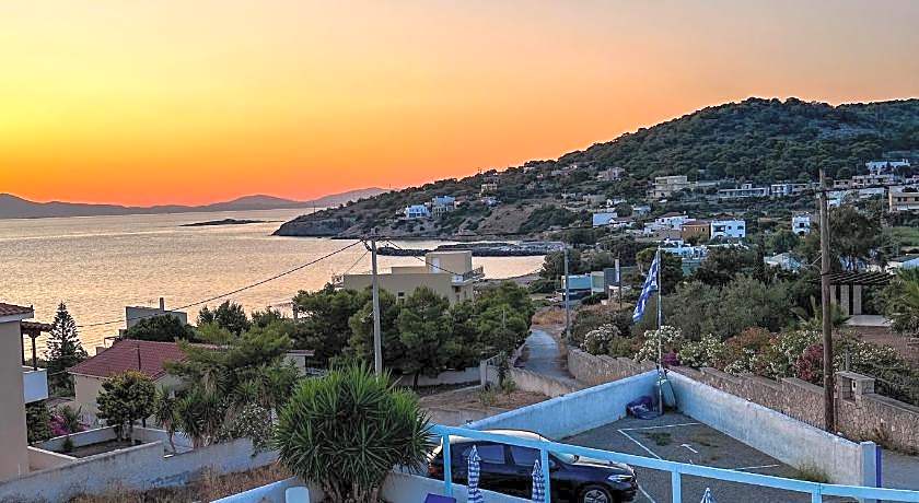 Blue Dolphin Studios and Apartment