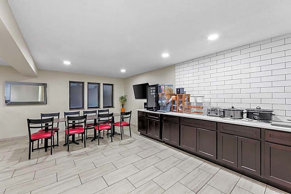 Super 8 by Wyndham Marston