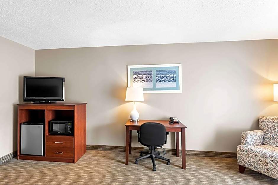 Quality Inn & Suites Gorham Riverside