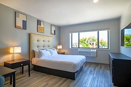 Superior Room, 1 Queen Bed with Kitchenette