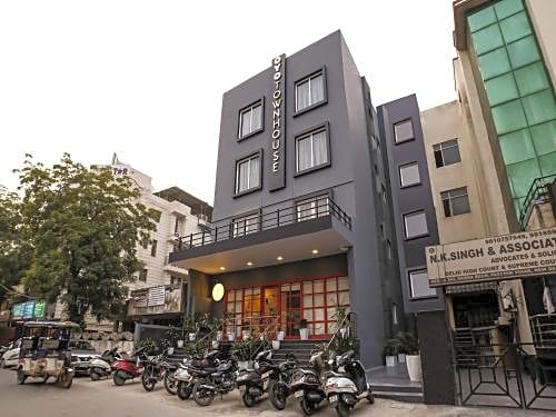 OYO Townhouse 80 Meera Bagh