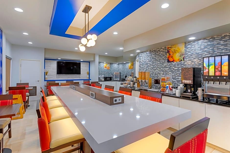 Comfort Inn & Suites