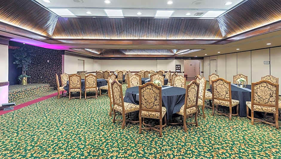 Magnuson Grand Hotel and Conference Center