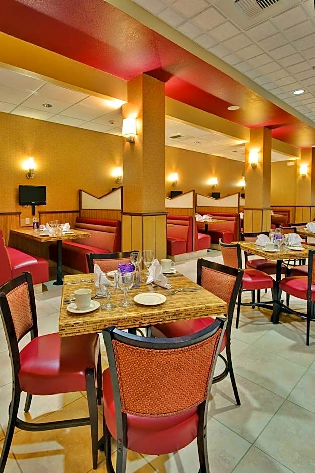 Holiday Inn & Suites Bakersfield by IHG
