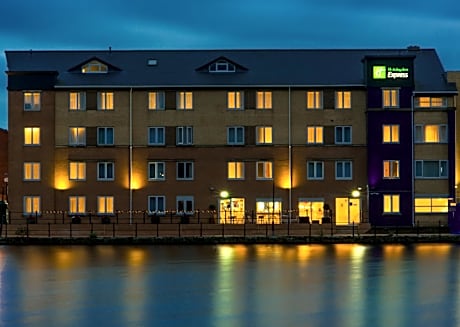 Holiday Inn Express Cardiff Bay By IHG