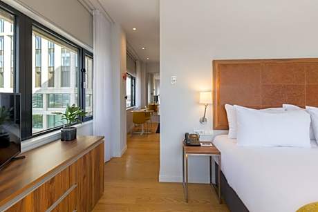 One Bedroom Corner Apartment