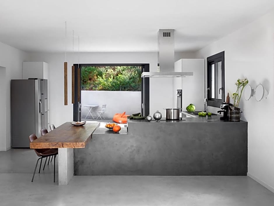 Arty Provence, vue, calme et piscine chauffée dans les Alpilles proche St-Rémy-de-Provence