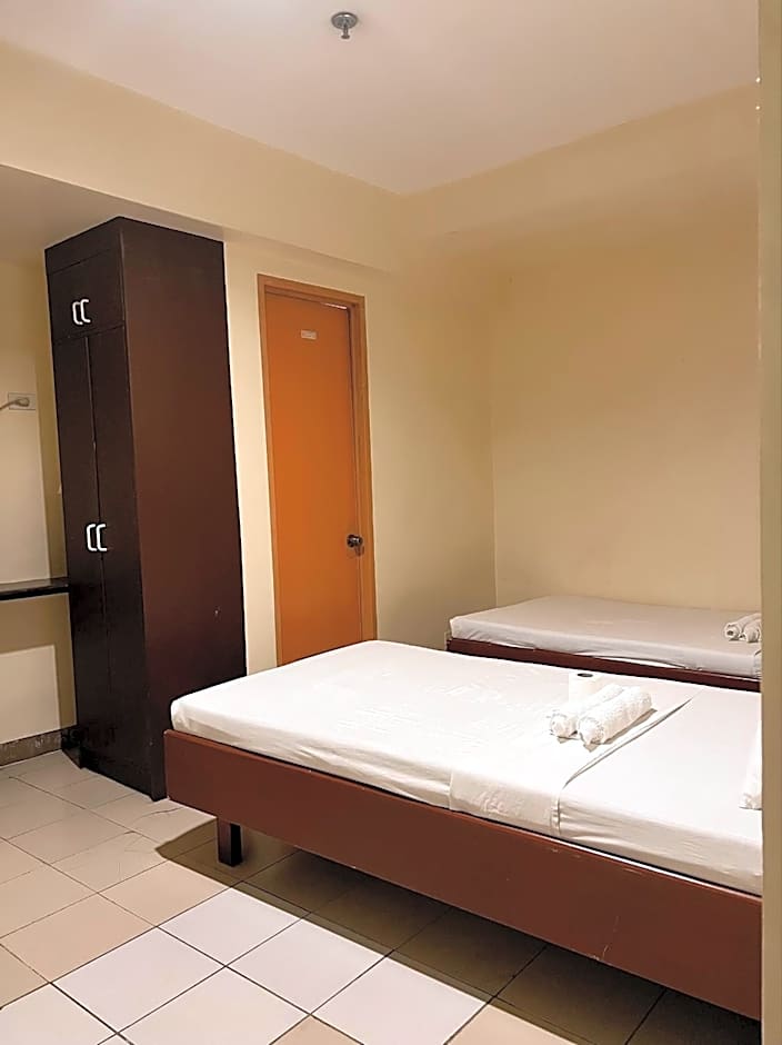 Blue Velvet Hotel -CM Recto