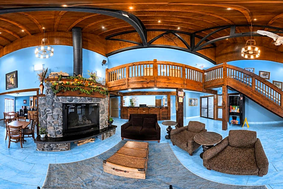 Coratel Inn & Suites by Jasper Black River Falls, WI