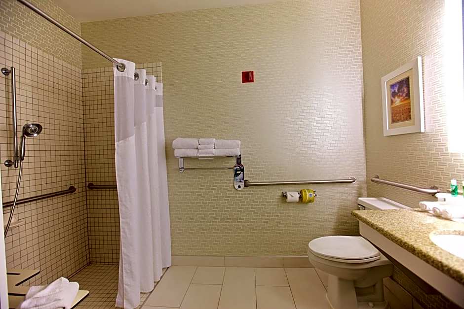 Holiday Inn Express Fargo - West Acres By IHG