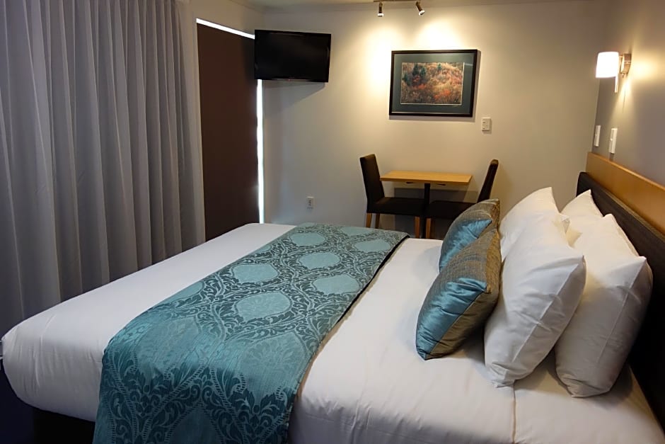 Parakai Springs Lodge