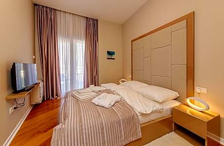 One-Bedroom Apartment with Terrace