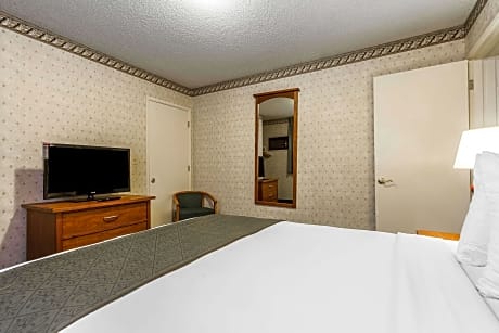 Queen Suite - Non-Smoking