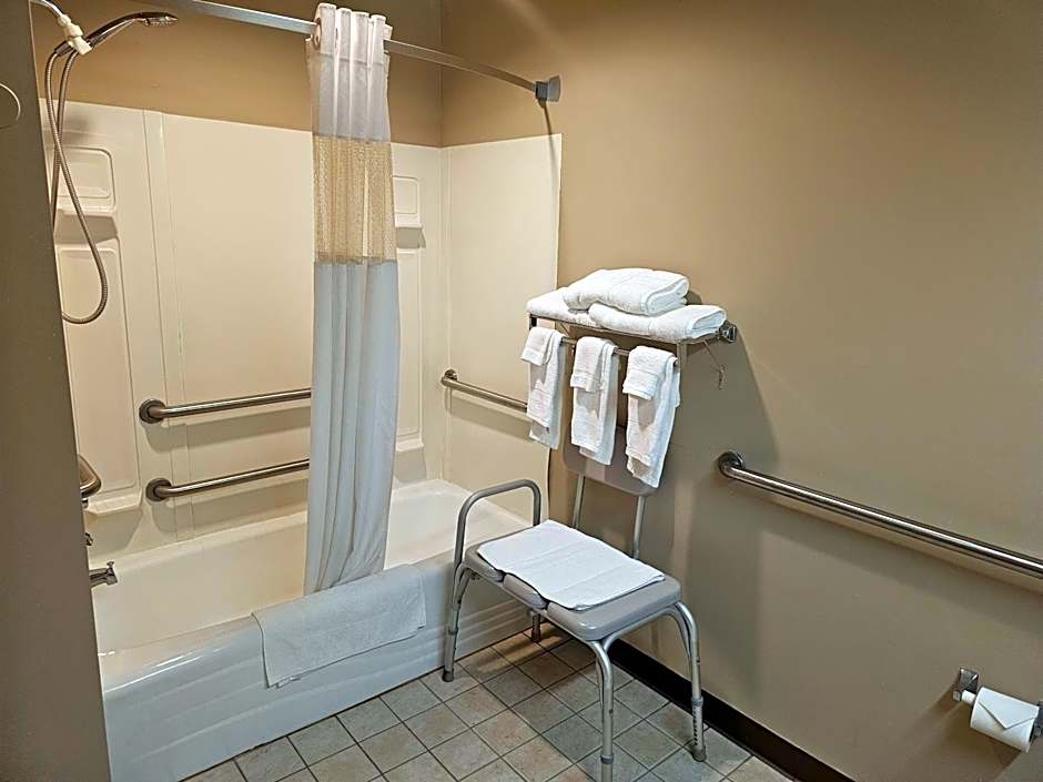 Super 8 by Wyndham Ava