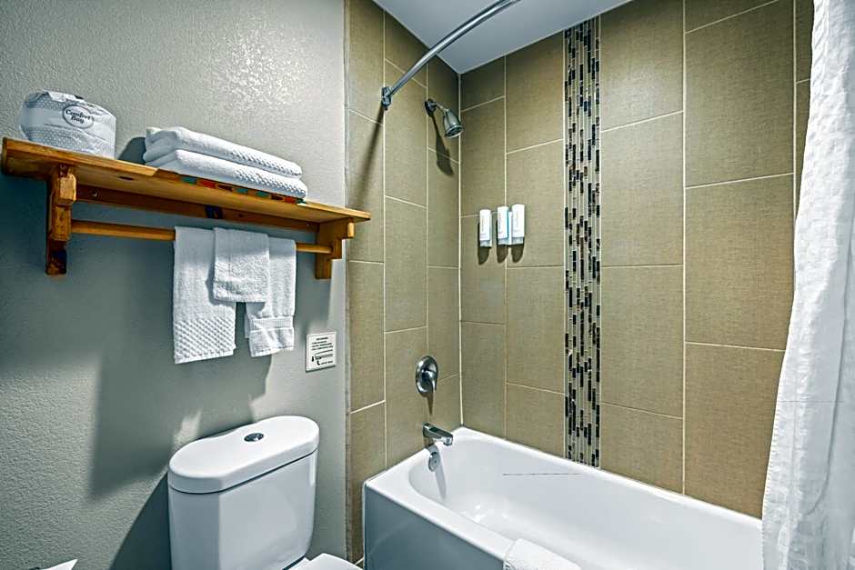 Econo Lodge Inn & Suites Santa Fe South