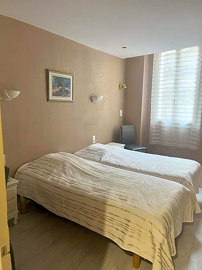 Hôtel Restaurant Les Arcades