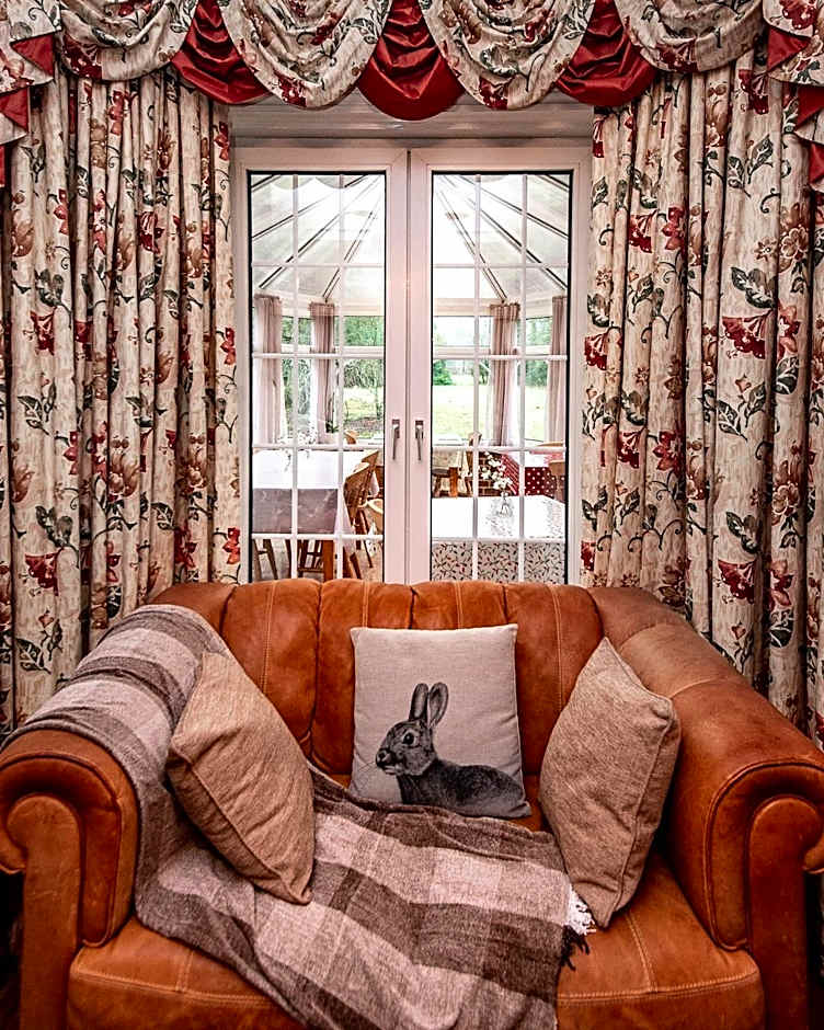 Trivelles Waterhall Country Gatwick Hotel & airport parking