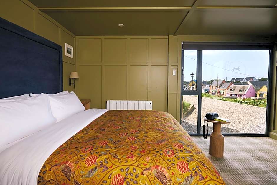 Foto 1 dari 14 — Suite, Jetted Tub, Annex Building