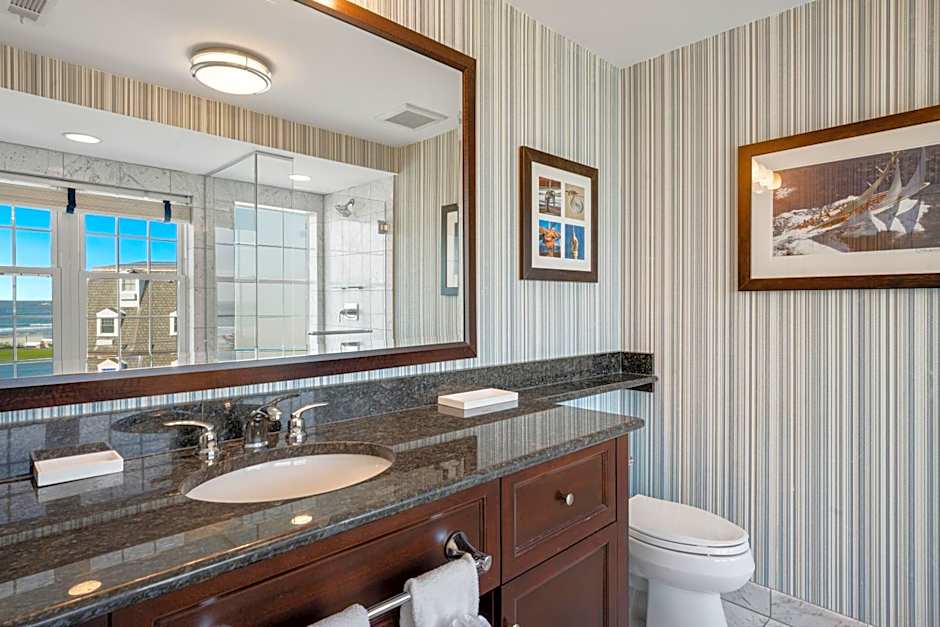 Newport Beach Hotel And Suites