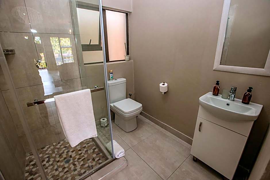 Bushbaby Valley Lodge