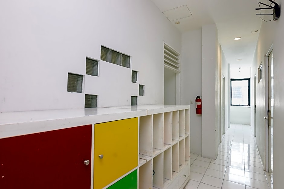 RedDoorz near Seasons City Mall