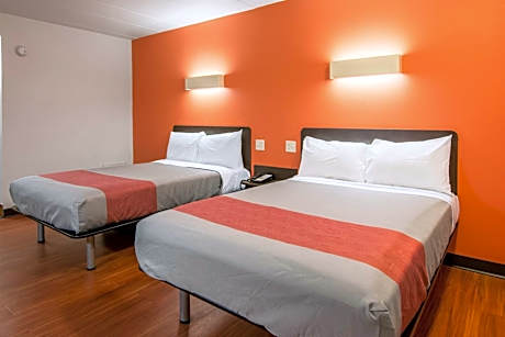 Deluxe Quadruple Room - Non-Smoking
