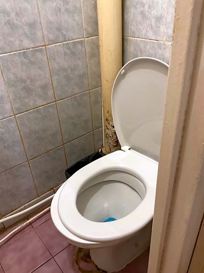 Female dorm- Femme dortoir Paris 8pm-10am