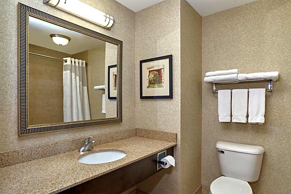 Holiday Inn Express & Suites Verona By IHG