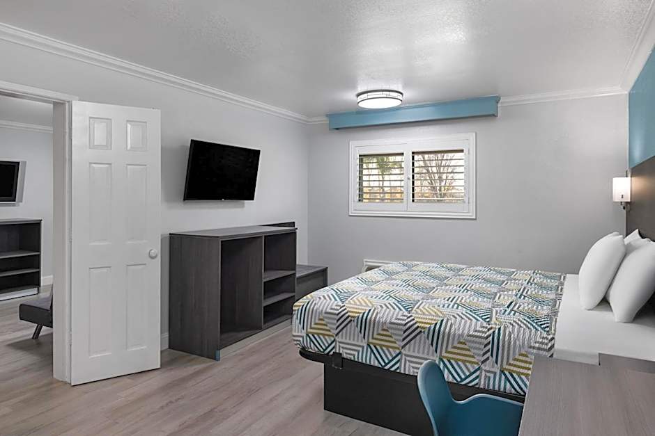 Red Lion Inn & Suites Lemoore