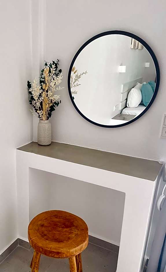 Kirki Rooms by the sea