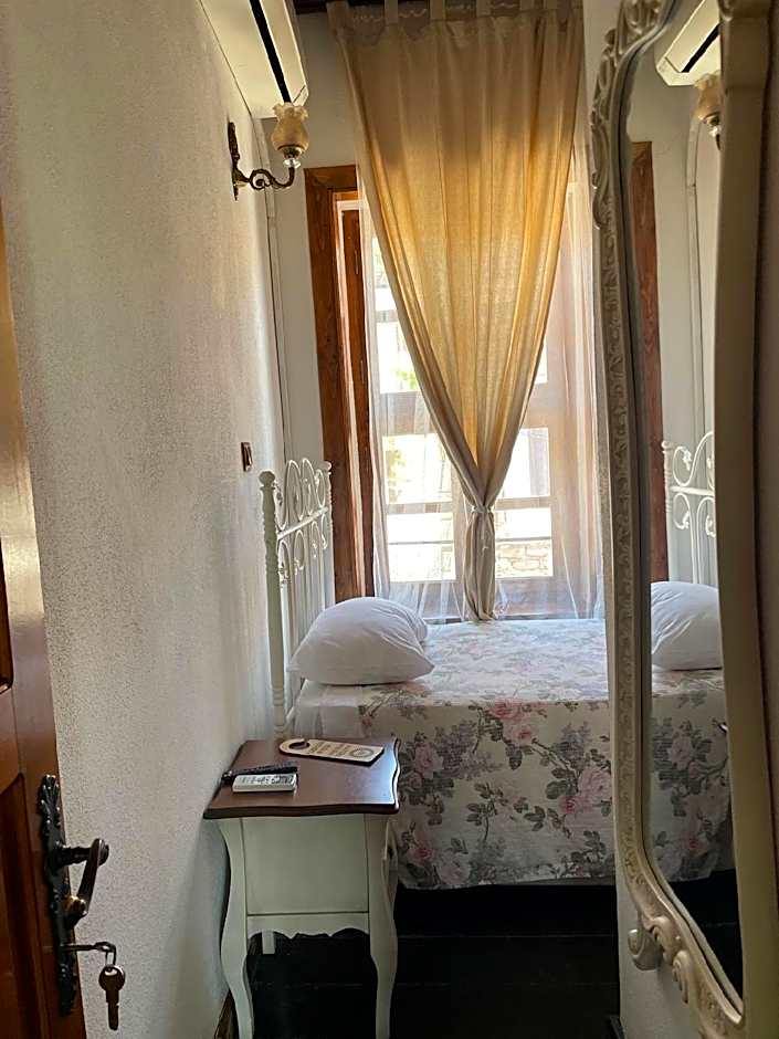 ARİSTONİCUS BUTİK HOTEL