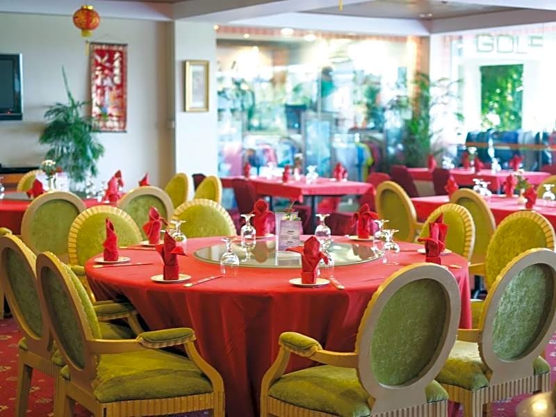 Bungalow Modern Golf & Country Club