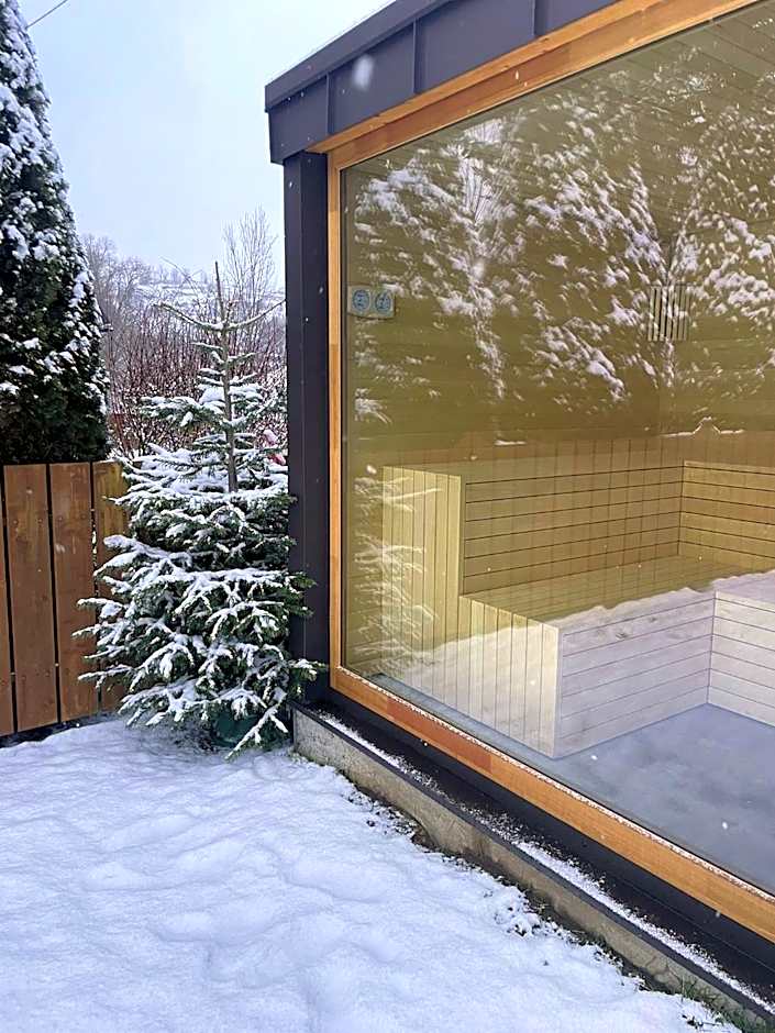 Willa Podhalanka Jacuzzi & sauna - drewniany dom dla 20 osób