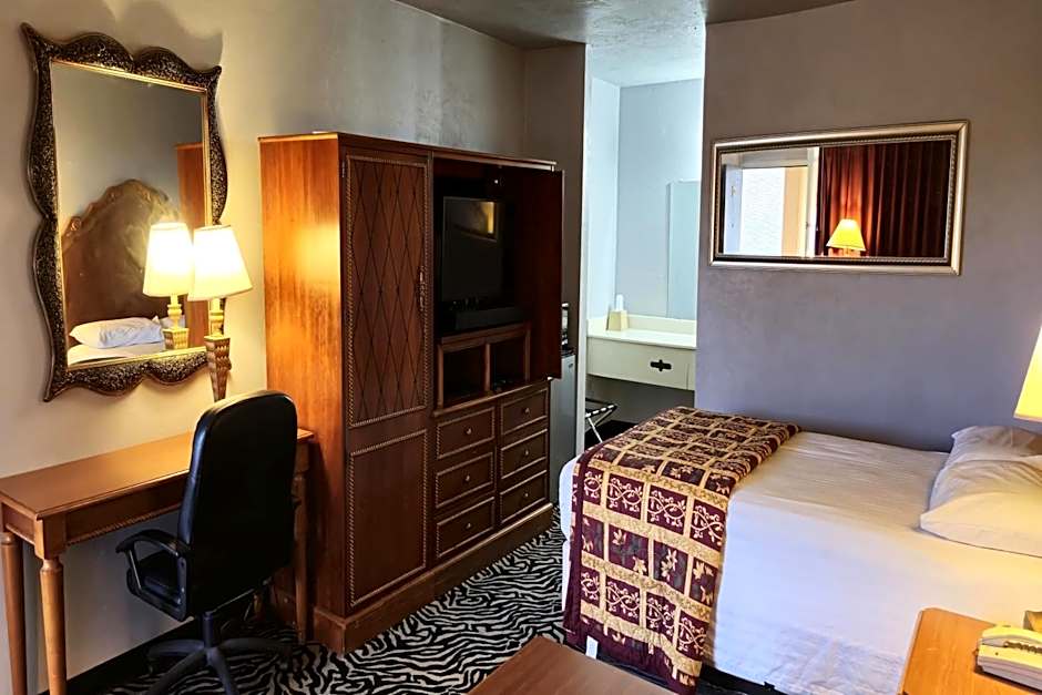 Castle Inn & Suites by OYO Lawton