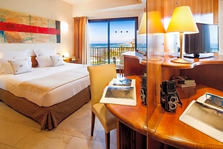 Executive Double Room with Side Sea View