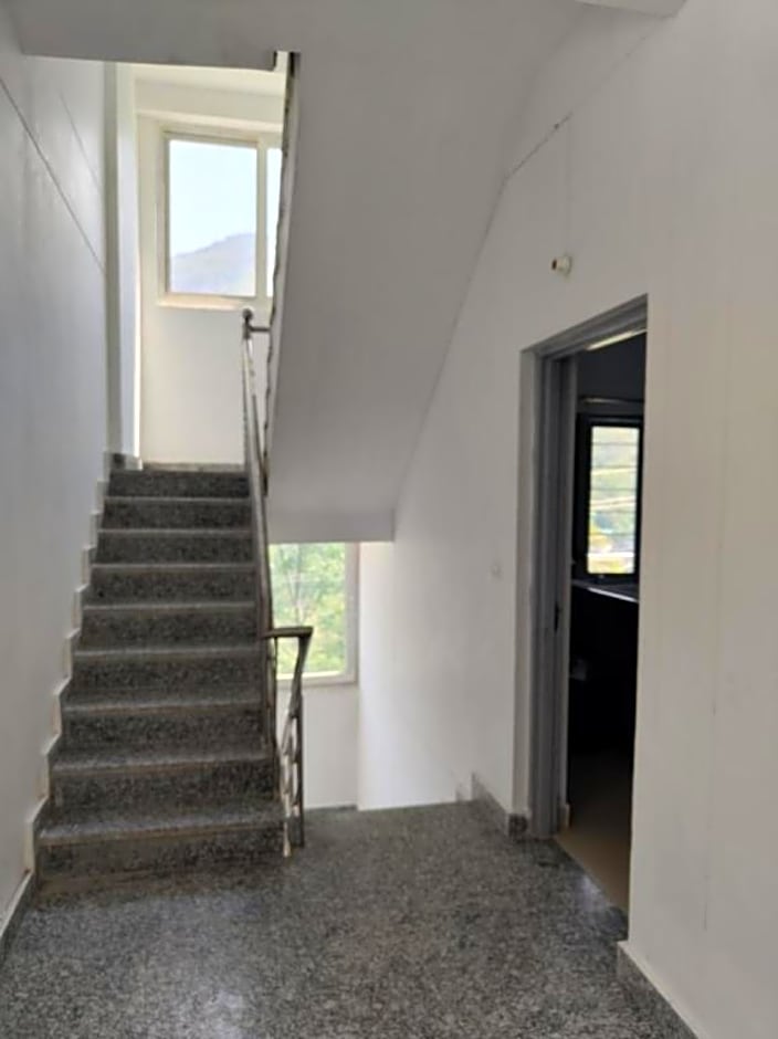 Goroomgo Komfy Stayz Dehradun