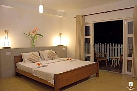 Double or Twin Room with Mountain View