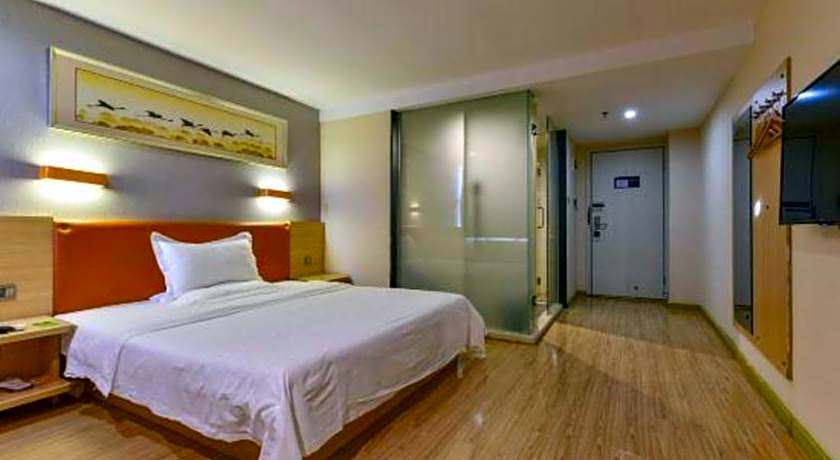 7 Days Premium Zhuhai Gongbei Light Railway Branch