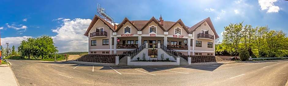 M1 Szekér Csárda Hotel és Étterem