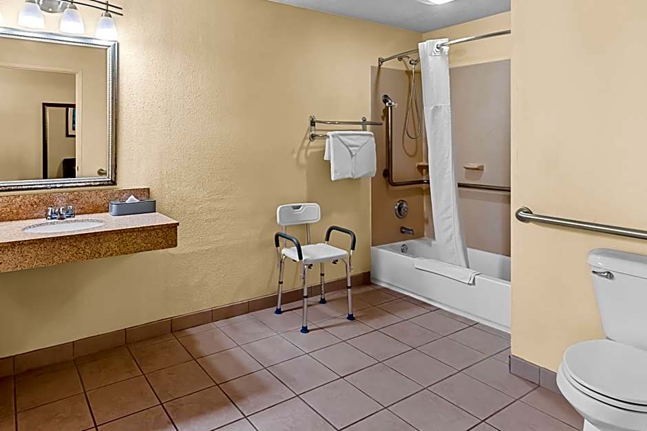 Quality Inn & Suites Vancouver - Hazel Dell