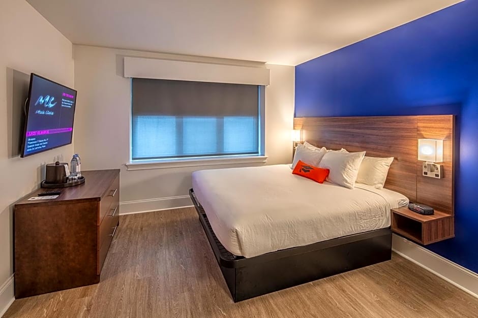 Collegian Hotel & Suites, Trademark Collection by Wyndham
