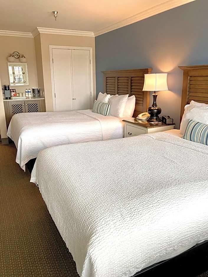 Sand Pebbles Inn