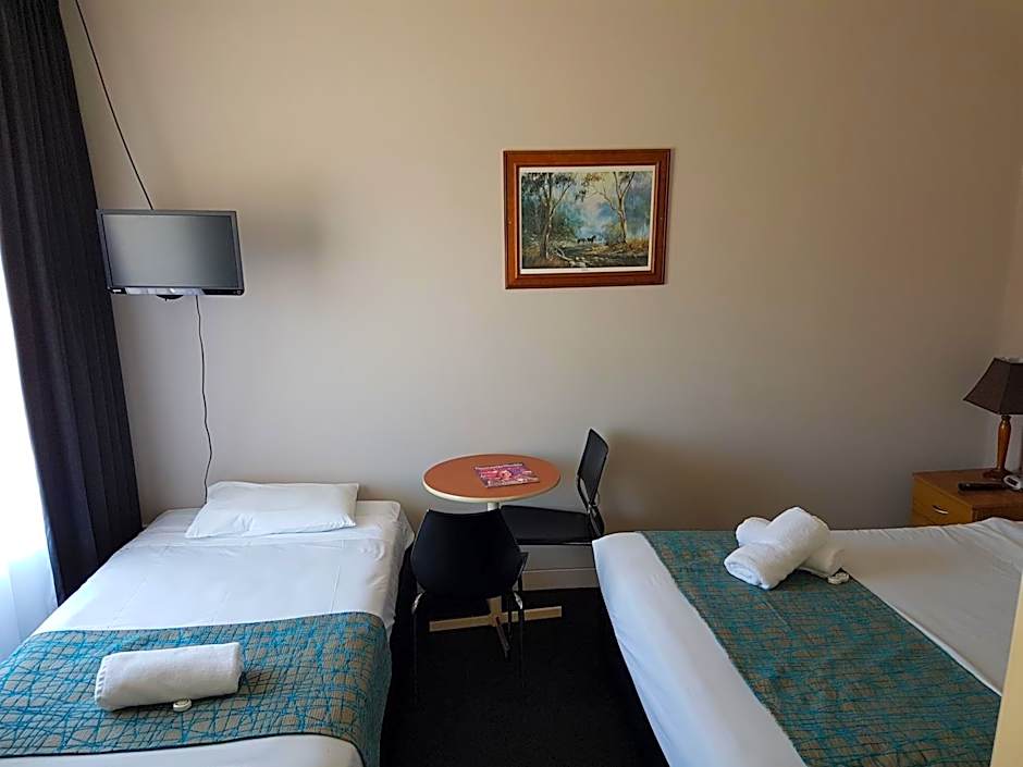 Gateshead Tavern & Motel