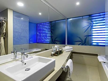 Superior Double Room with Garden View and Partial Sea View